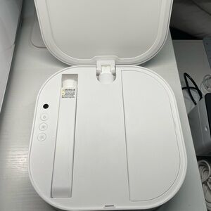 White Extendable LED Light Cellphone Filming Content Stand.